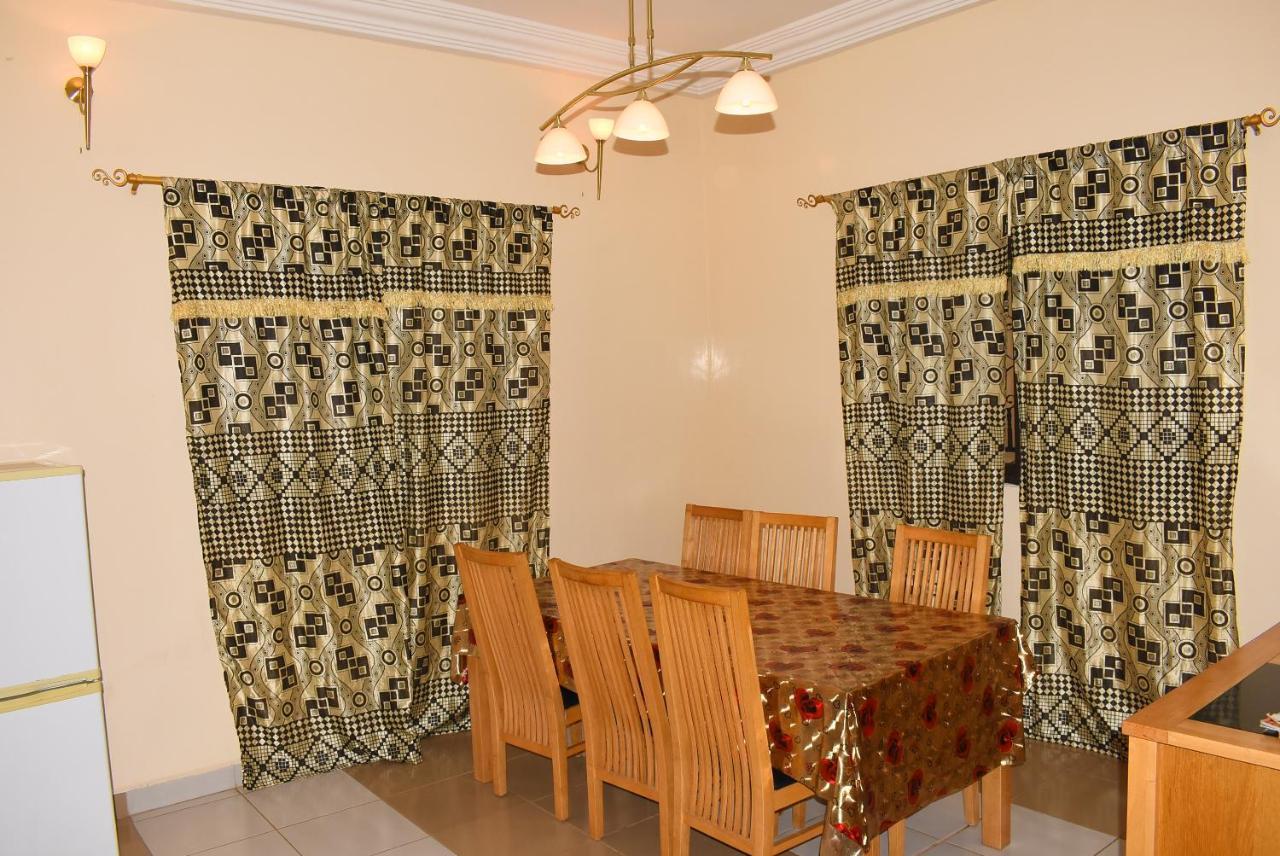 London Innn Gambia Brufut Exterior photo